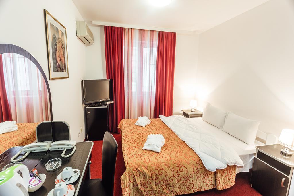 Hotel Azzurro Herceg Novi Kültér fotó